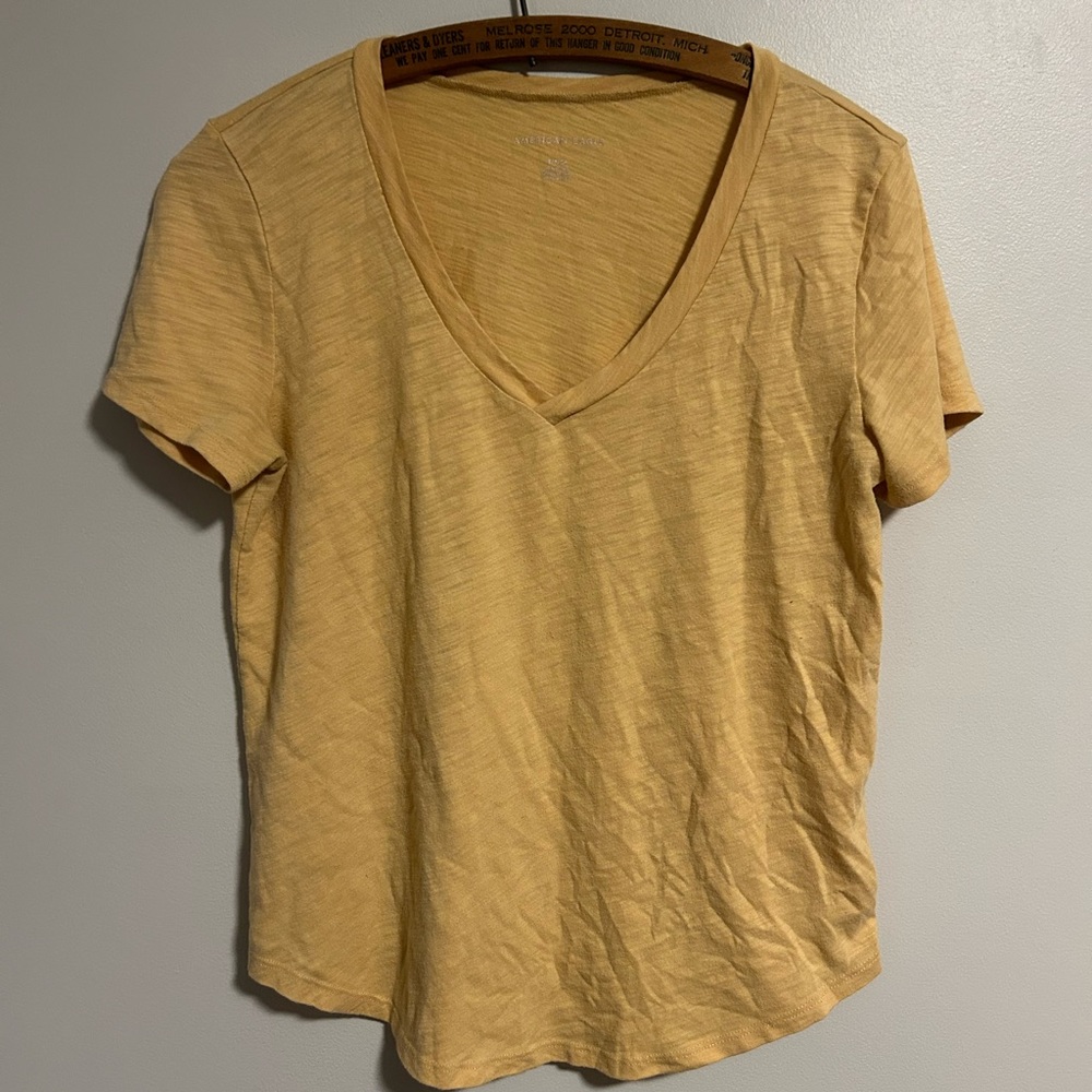 (3/$20) American Eagle Outfitters small yellow V-Neck short sleeve T-shirt